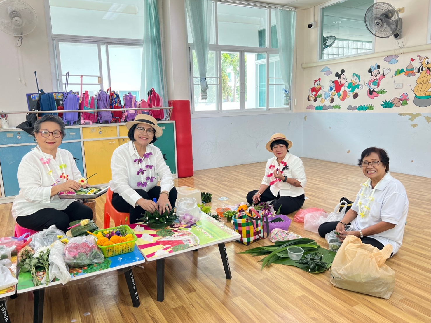 โครงการปลูกฝังวัฒนธรรมไทยบูรณาการเด็กปฐมวัยและผู้สูงอายุ (วันลอยกระทง) ฝ่ายพัฒนาเด็กปฐมวัย