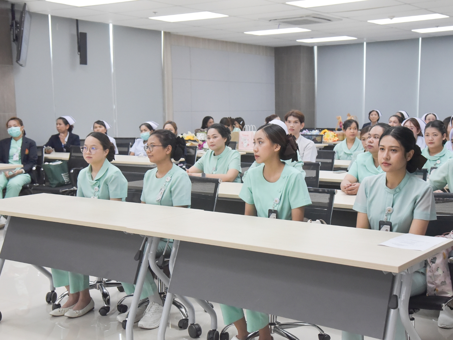 คณะพยาบาลศาสตร์ จัดพิธีปิดโครงการอบรมและมอบประกาศนียบัตรโครงการอบรมหลักสูตรระยะสั้น การสอนภาคปฏิบัติการพยาบาลเฉพาะทาง สาขาการพยาบาลผู้ป่วยวิกฤต