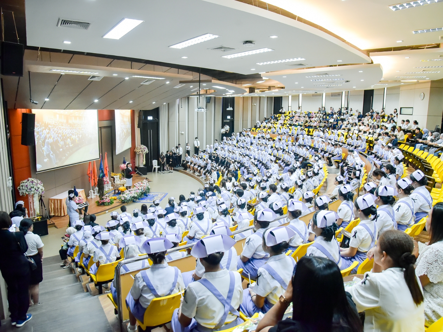 พิธีรับหมวกและเข็มประจำชั้นปีนักศึกษาพยาบาลศาสตรบัณฑิต ชั้นปีที่ 2 ปีการศึกษา 2568