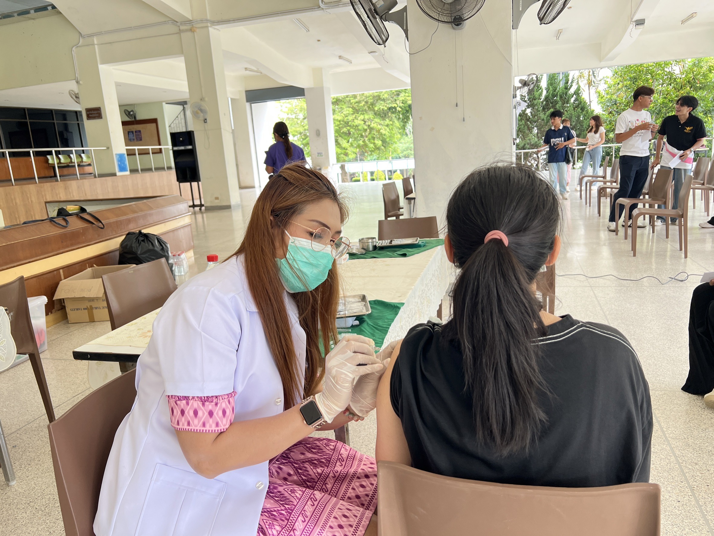 รพ.สต.คอหงส์ ให้บริการฉีดวัคซีนมะเร็งปากมดลูกให้แก่นักศึกษา และบุคลากรคณะพยาบาลศาสตร์