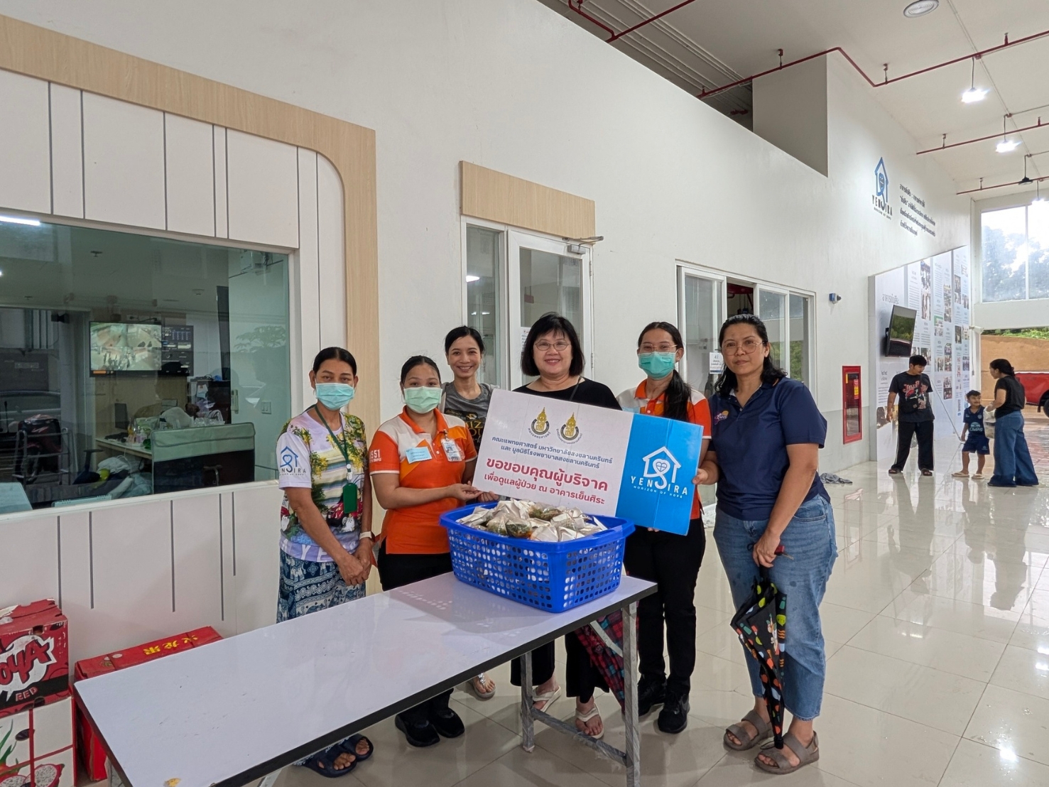 คณะพยาบาลศาสตร์ มหาวิทยาลัยสงขลานครินทร์ (ม.อ.)  สืบสานพระราชปณิธาน <testtop>ประโยชน์ของเพื่อนมนุษย์เป็นกิจที่หนึ่ง<testtop> ร่วมบรรเทาทุกข์ผู้ประสบภัยน้ำท่วม