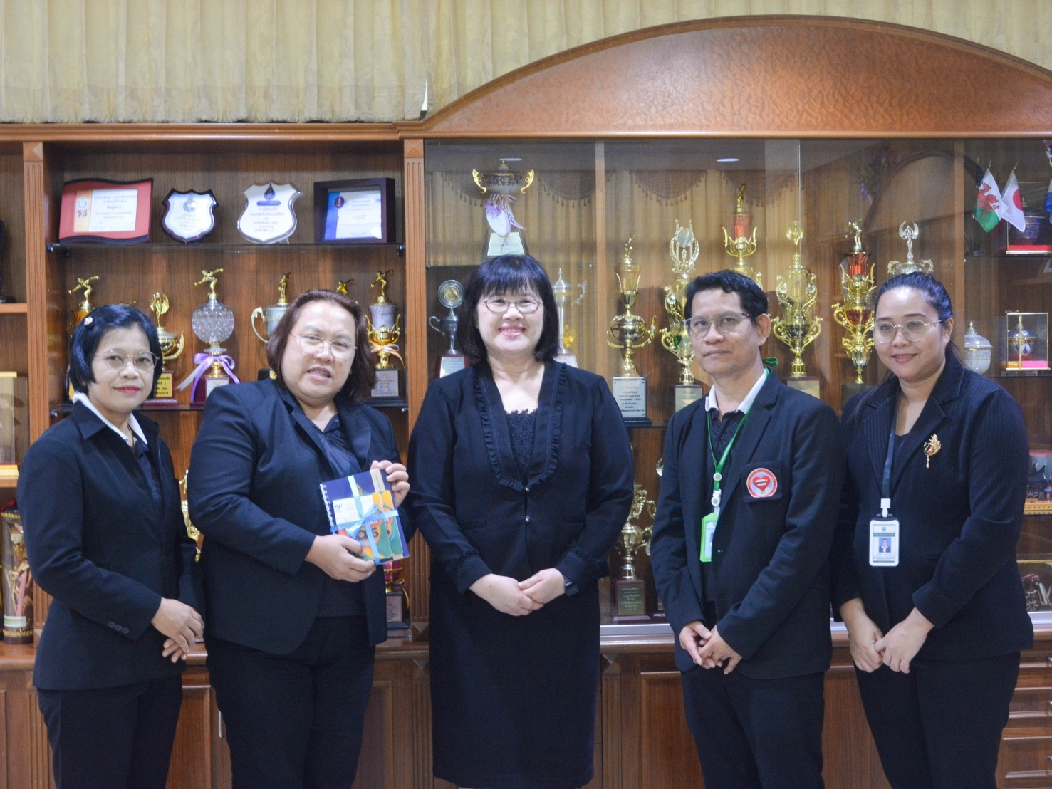 กลุ่มภารกิจการพยาบาล โรงพยาบาลจิตเวชสงขลาราชนครินทร์ เข้าพบคณบดีคณะพยาบาลศาสตร์ เพื่อสวัสดีปีใหม่ 2569