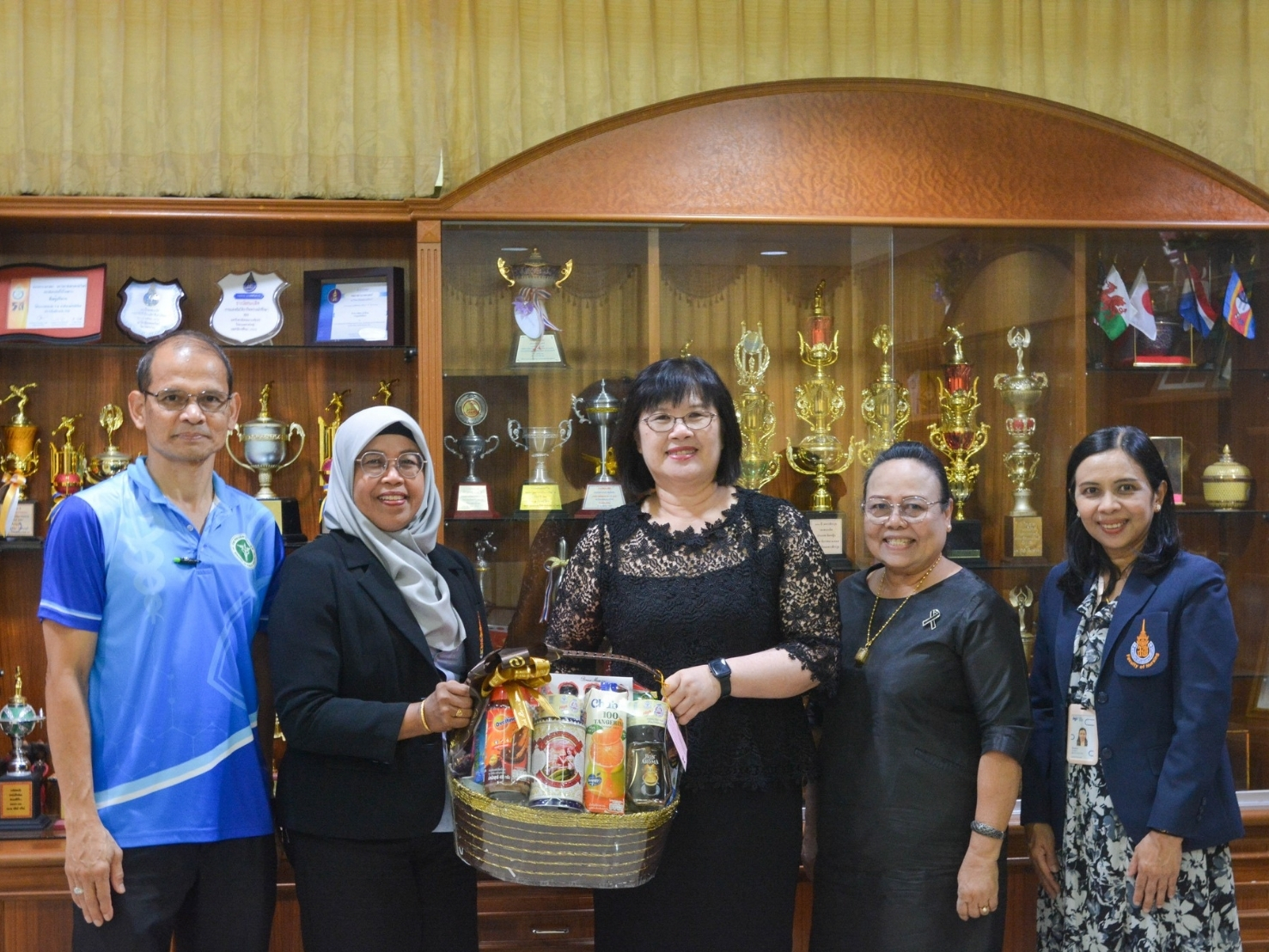 บุคลากรโรงพยาบาลธัญญารักษ์สงขลา เข้าพบคณบดีและทีมบริหารคณะพยาบาลศาสตร์ เพื่อสวัสดีปีใหม่ 2569