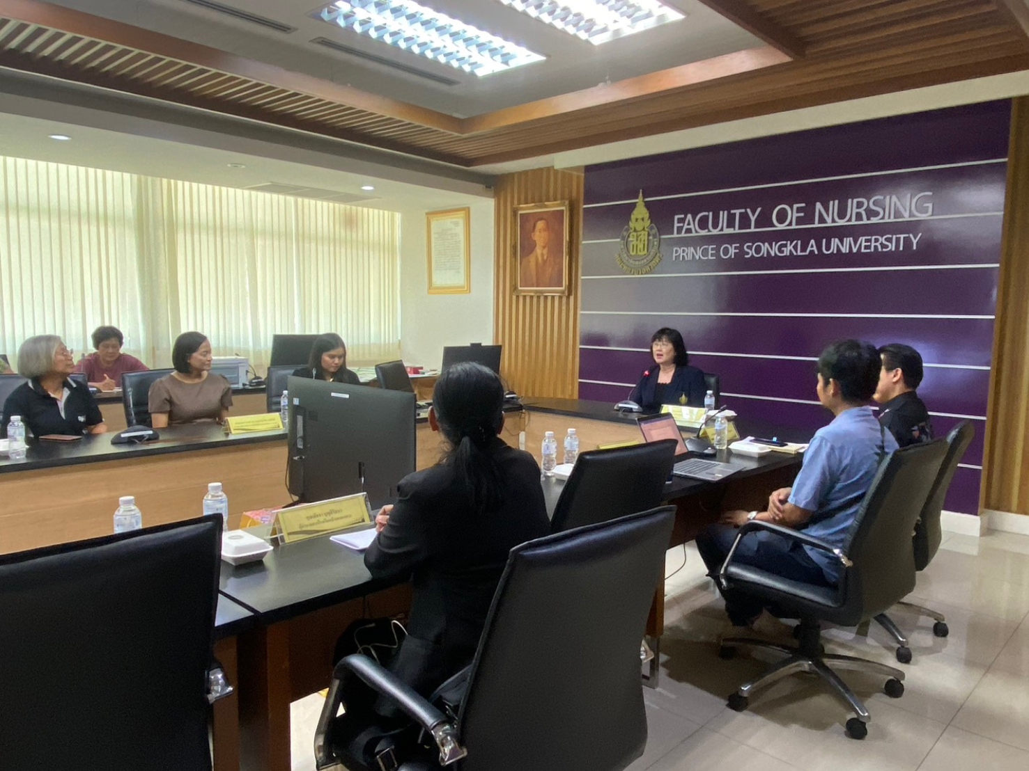 คณบดีคณะพยาบาลศาสตร์ ร่วมกล่าวต้อนรับผู้เข้าร่วมประชุมหารือแนวทางการพัฒนาระบบการช่วยเหลือเยาวชนนอกระบบการศึกษา