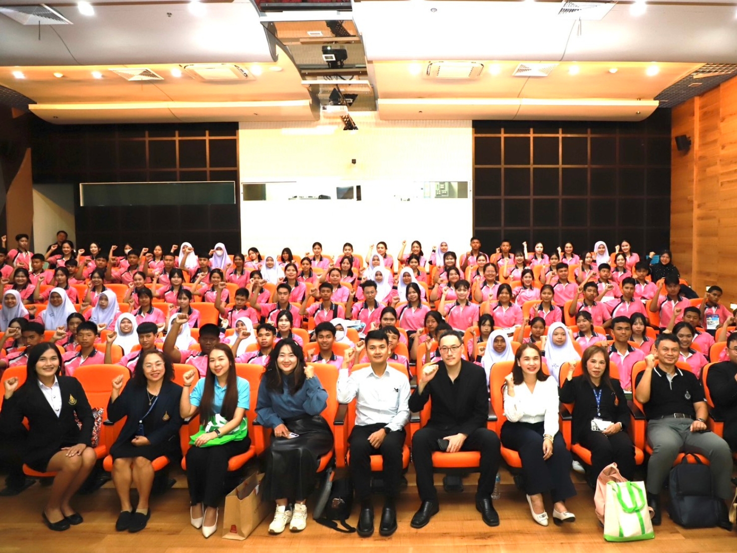 คณะพยาบาลศาสตร์ เข้าร่วมกิจกรรมแนะแนวการศึกษาต่อ แก่นักเรียนโรงเรียนกำแพงวิทยา จังหวัดสตูล