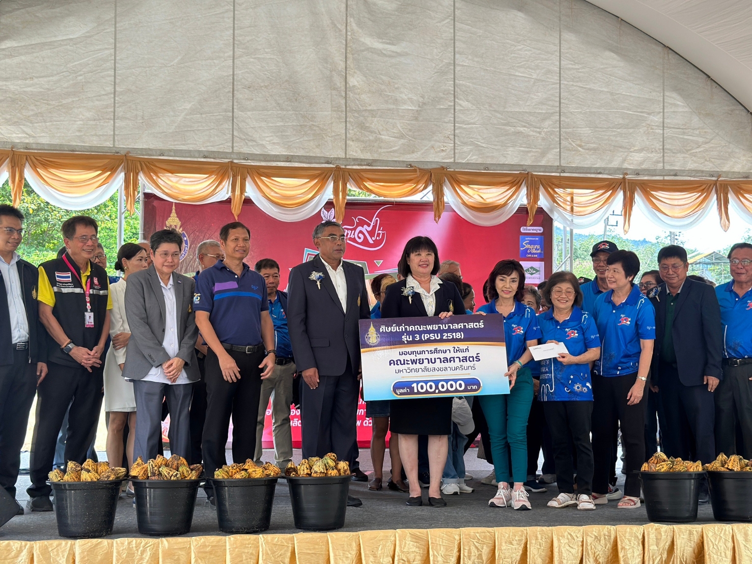 คณะพยาบาลศาสตร์เข้าร่วมงาน GRAND OPENING คาเฟ่สวน ๙ ไร่ และรับมอบทุนการศึกษา