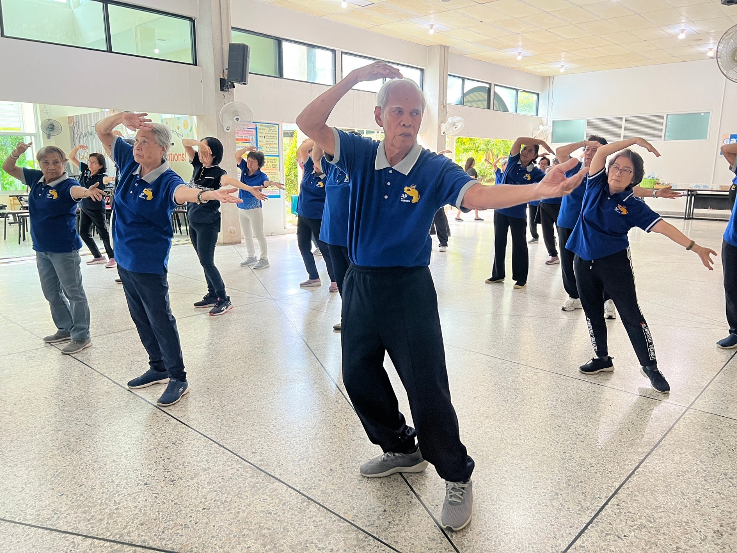 คณะพยาบาลศาสตร์ โดยศูนย์ส่งเสริมสุขภาพเเละฟื้นฟูสภาพผู้สูงอายุ จัดกิจกรรมอบรมไทเก็กจิ่งหัวปั่น
