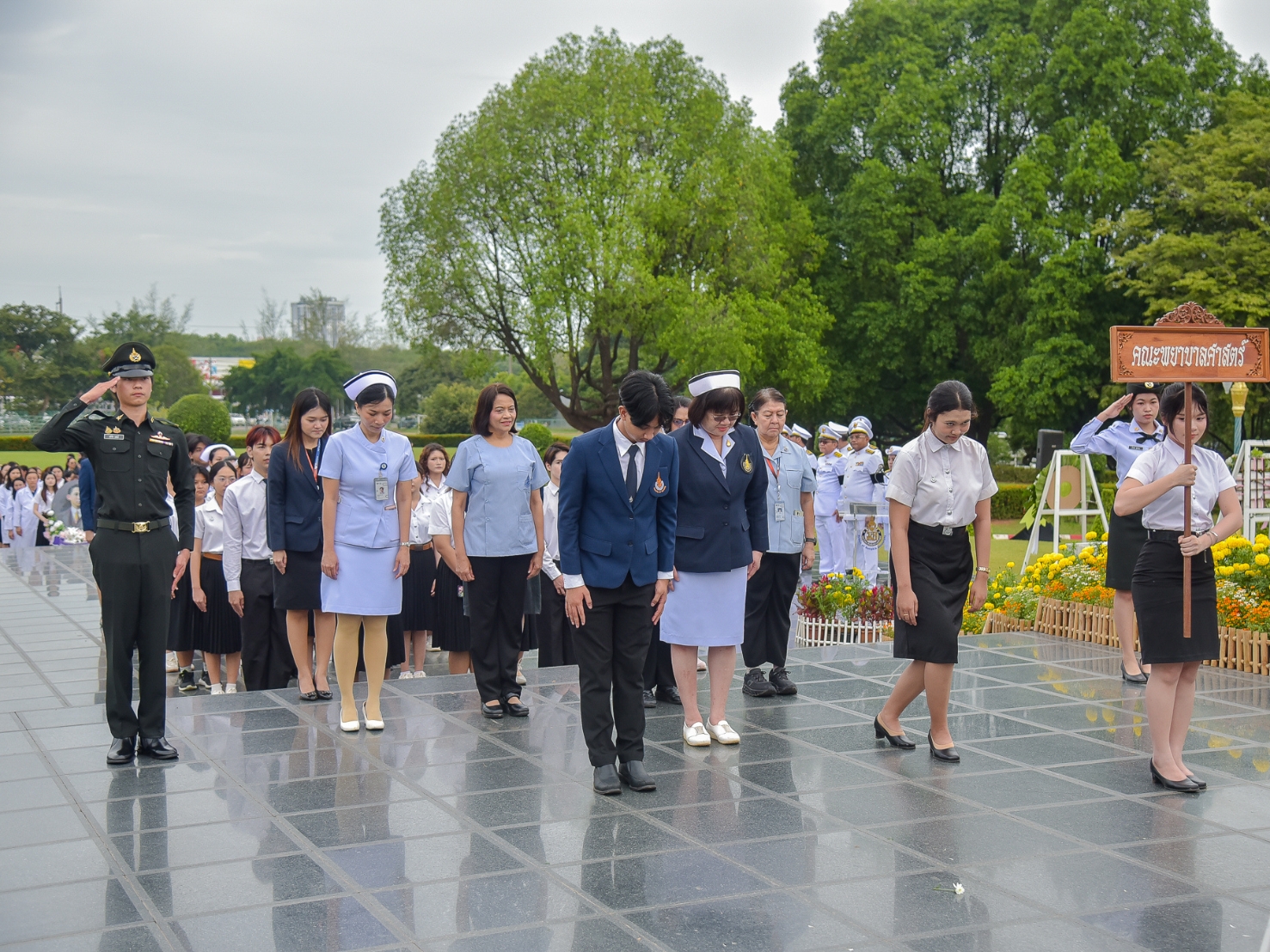 คณะพยาบาลศาสตร์ ร่วมพิธีวางพวงมาลาเนื่องในวันมหิดล